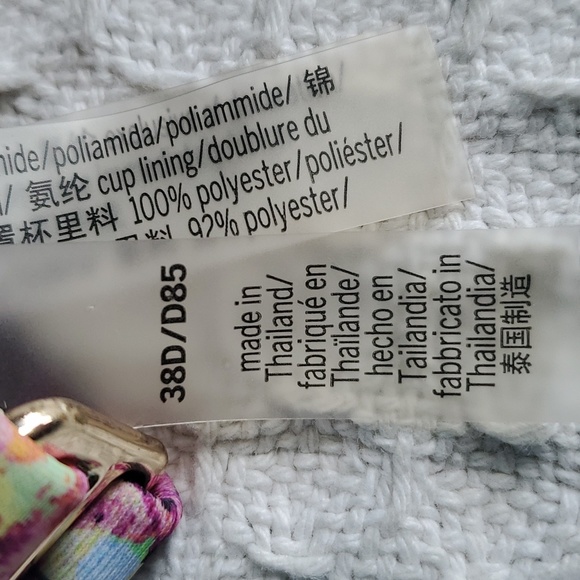 Victoria's Secret bikini swim top size 38D - Picture 4 of 4